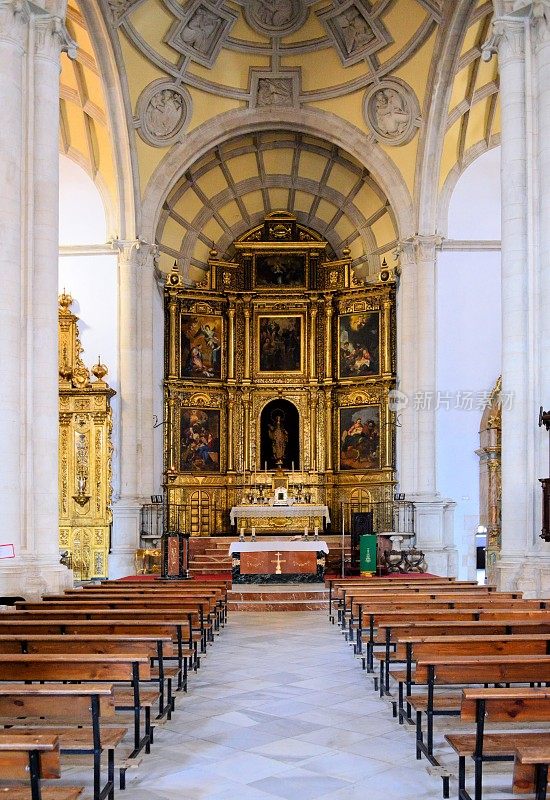 Aracena - Asunción教堂，十六世纪-中殿和祭坛，Andalucía，西班牙